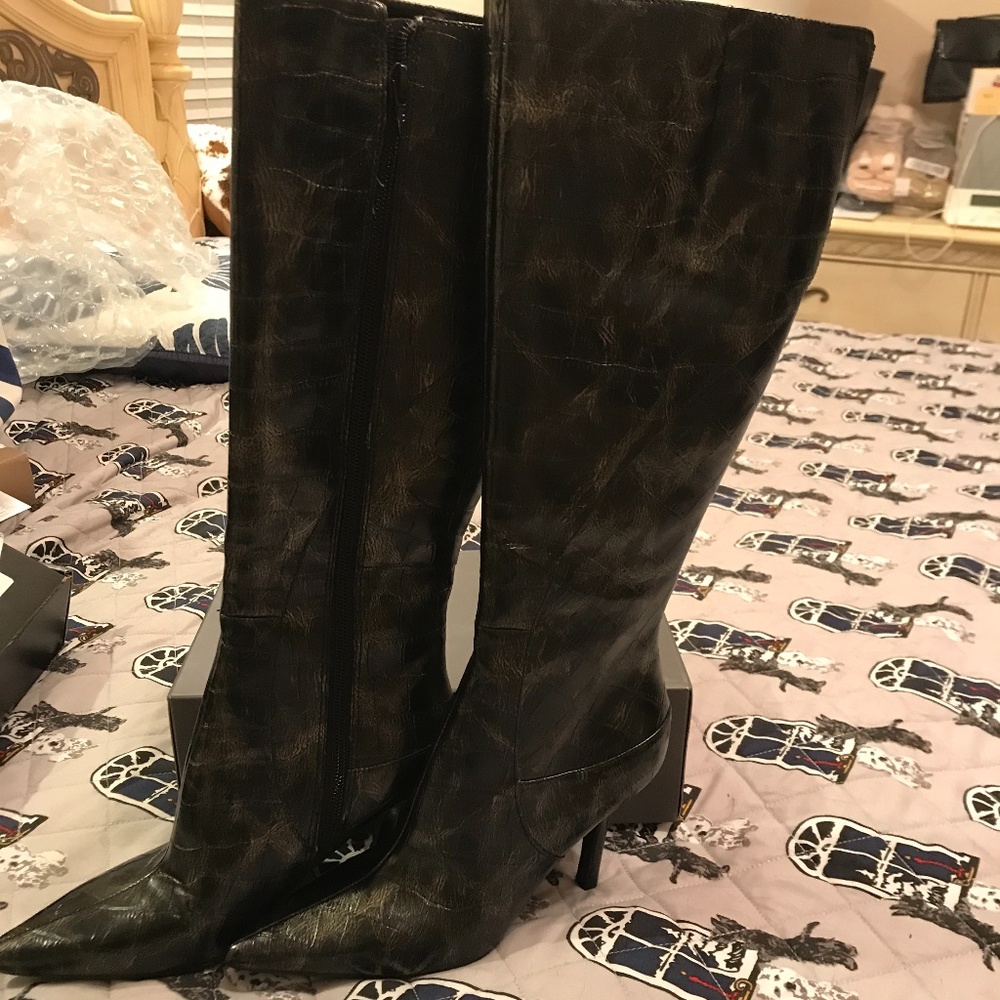 High heel boots